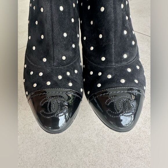 Chanel 2018 Pearl Embellished Suade Cap Toe Ankle Booties Size 36.5 - Picture 5 of 14